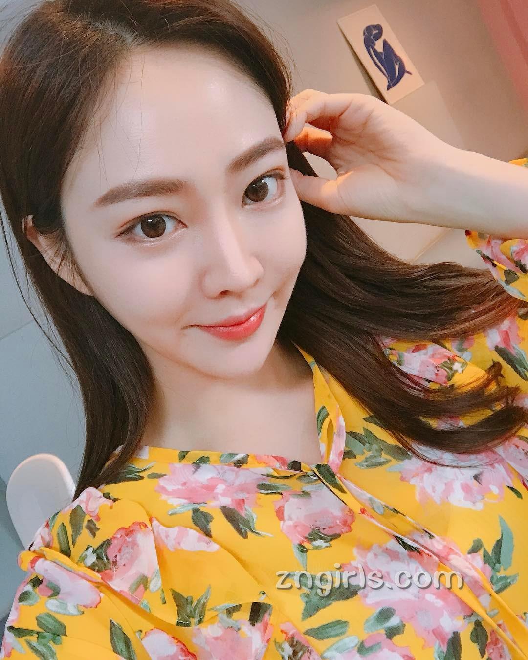 韩国网拍模特珠妍 半身照也掩饰不了的魅力