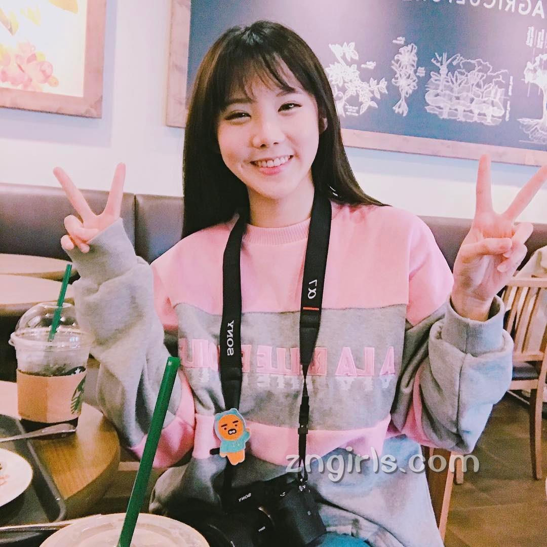 韩国萝莉料理家素珍 倾心于各种美食小吃