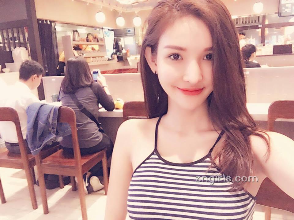 越南正妹Bùi Ngọc 混血五官精致而脱俗