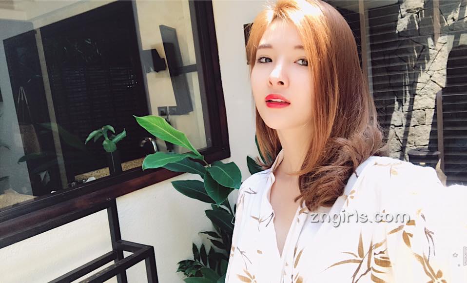 越南正妹Bùi Ngọc 混血五官精致而脱俗