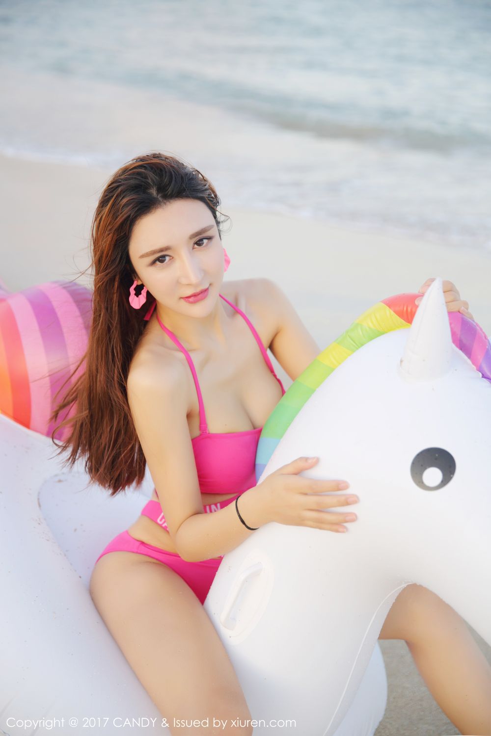 异域美人伊莉娜 沙滩粉红比基尼