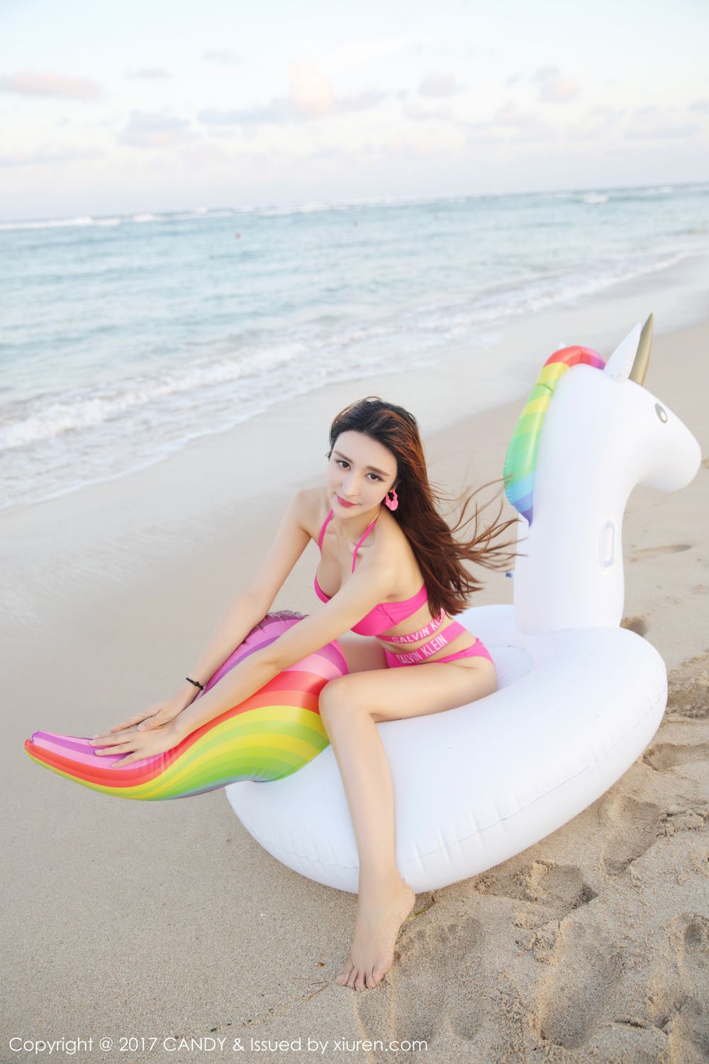 异域美人伊莉娜 沙滩粉红比基尼