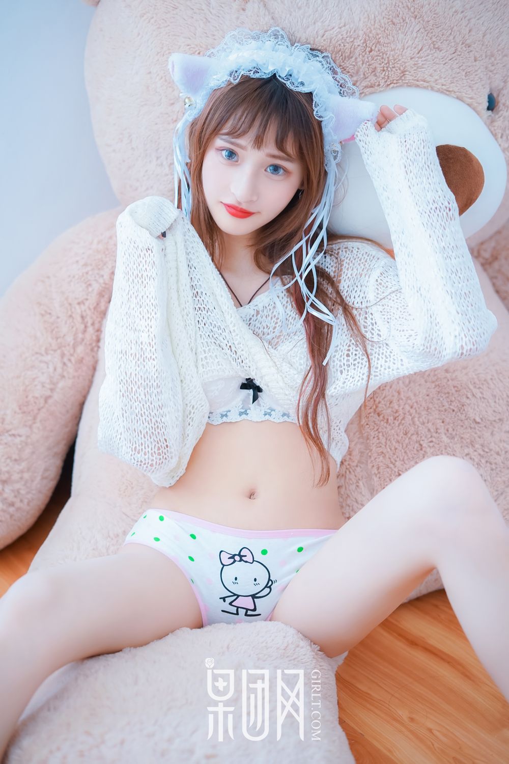 青春少女露香肩美背 little贝壳大玩cosplay