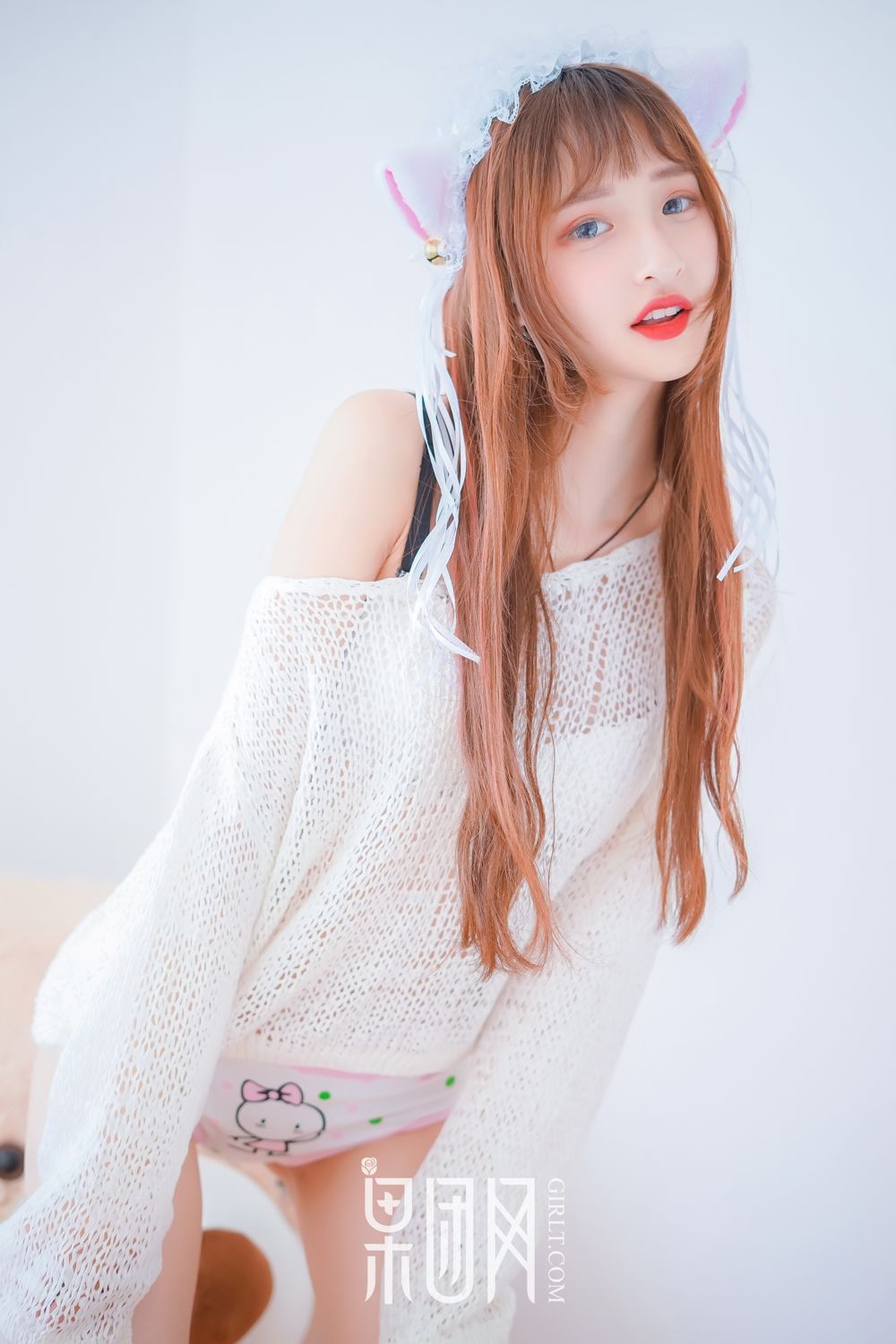 青春少女露香肩美背 little贝壳大玩cosplay