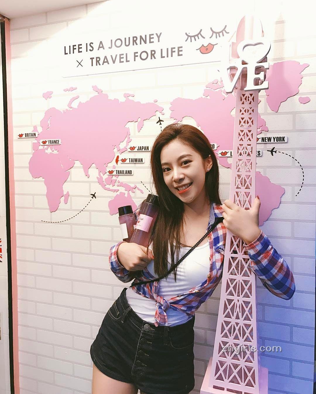 长荣航空空姐古婉蓁 外形靓丽仪表不凡