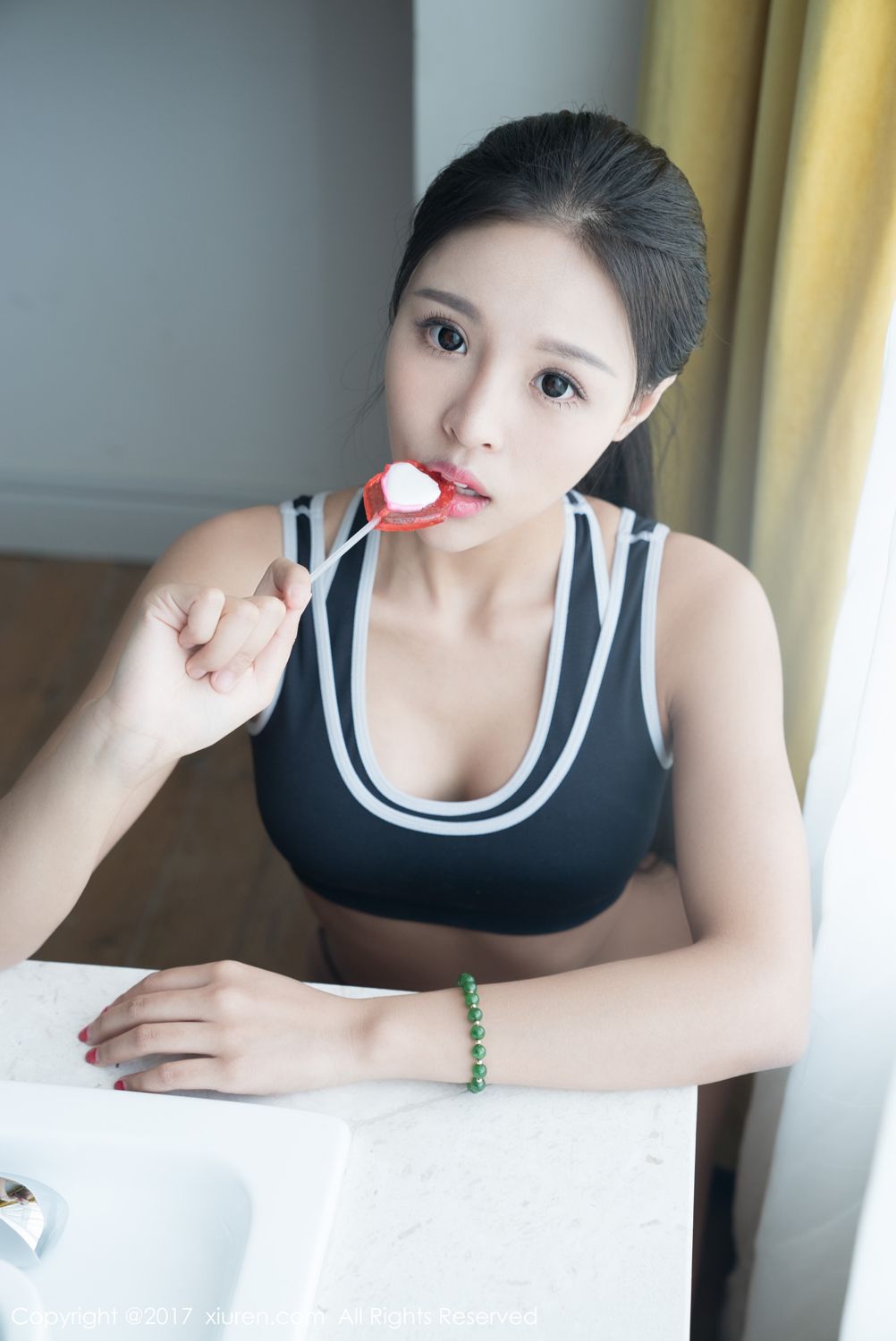 娇嫩欲滴韩秀冉 双眸清澈明亮薄薄