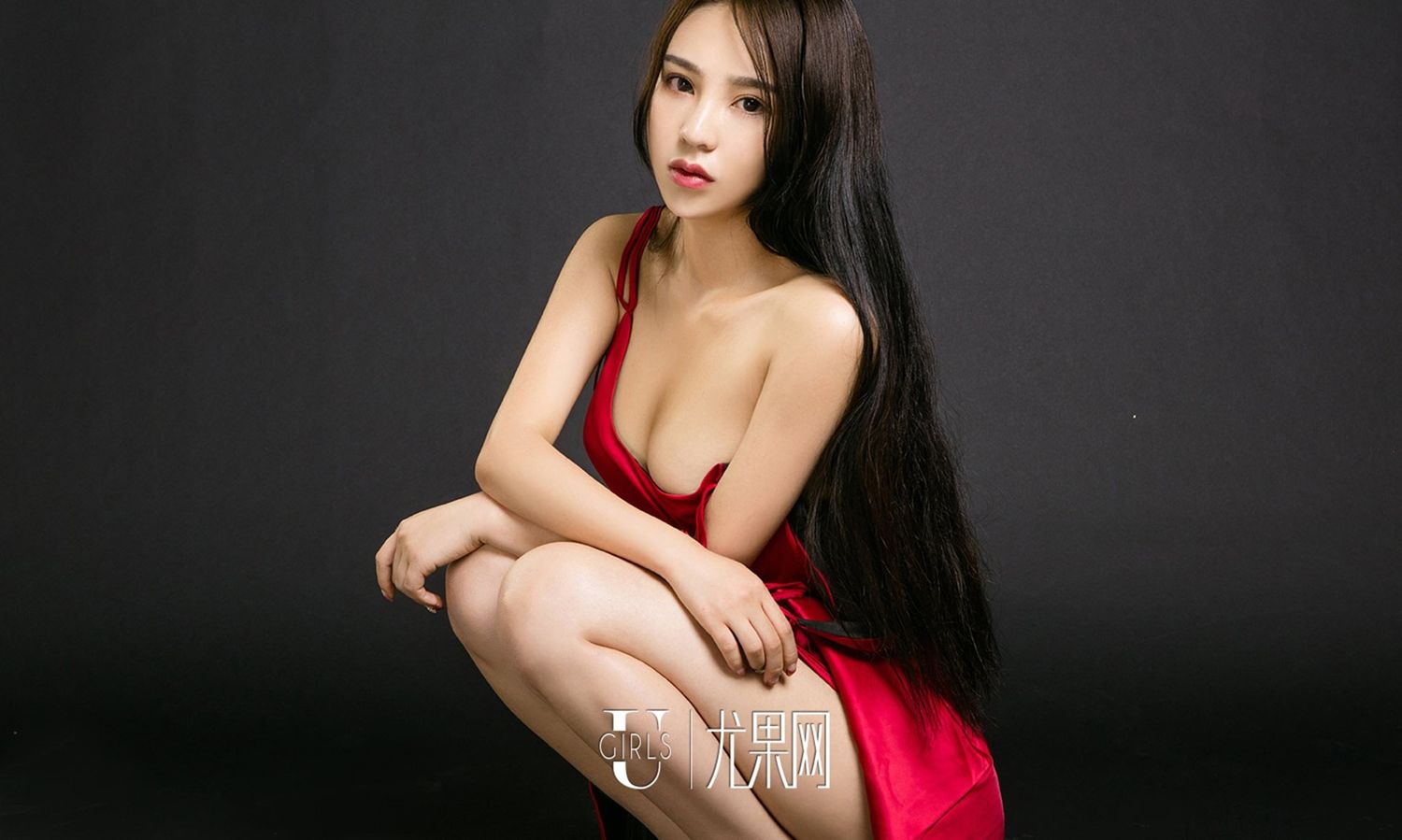 大安妮的安妮日记 长长秀发落在腰间