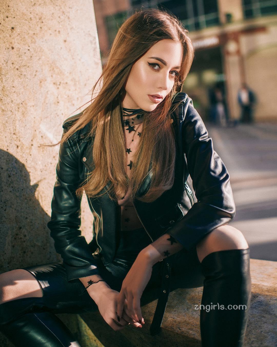 俄罗斯美模Liya Michelle 充满诱惑力的身姿