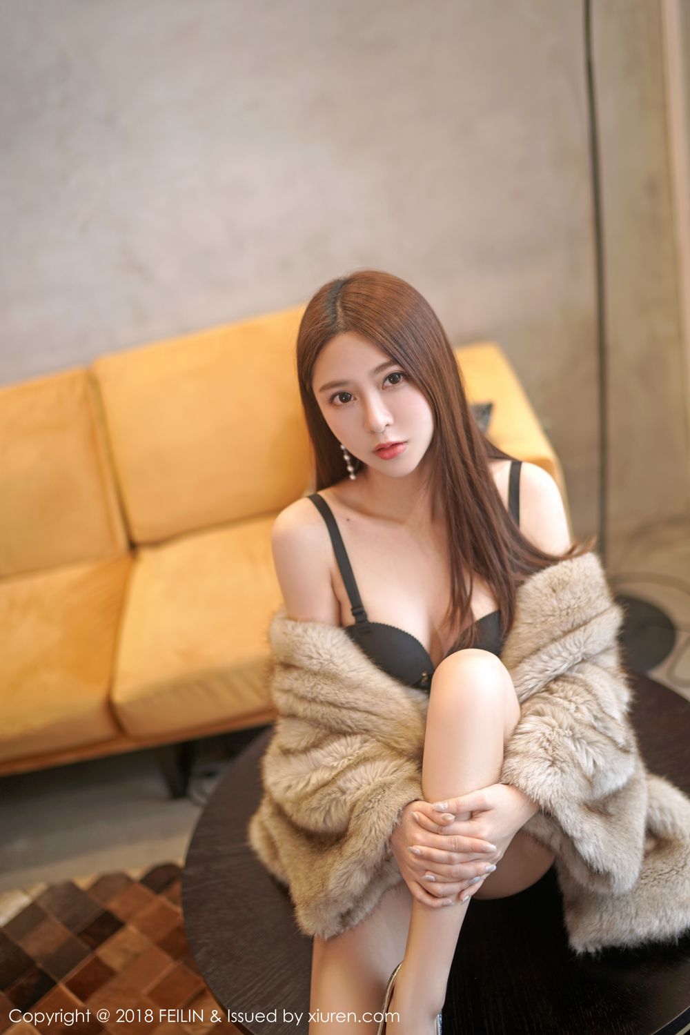 清甜美女张静燕 黑色内衣修长美腿