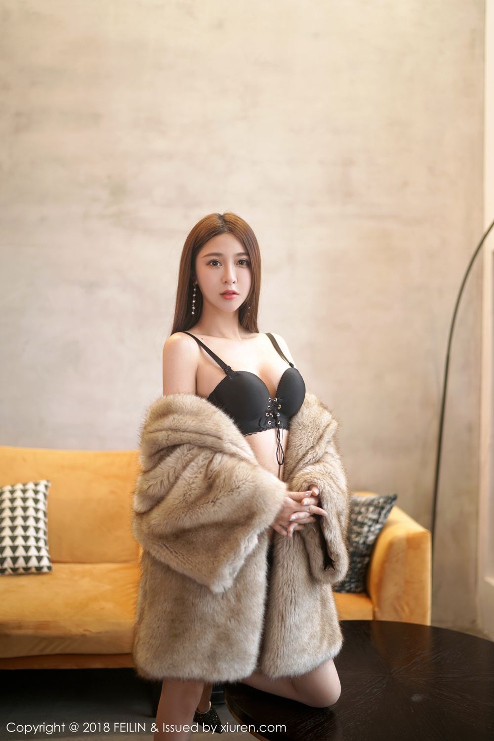 清甜美女张静燕 黑色内衣修长美腿