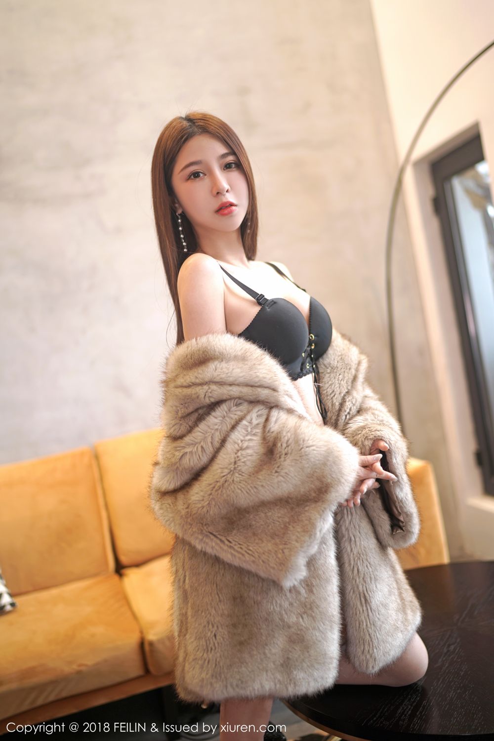 清甜美女张静燕 黑色内衣修长美腿