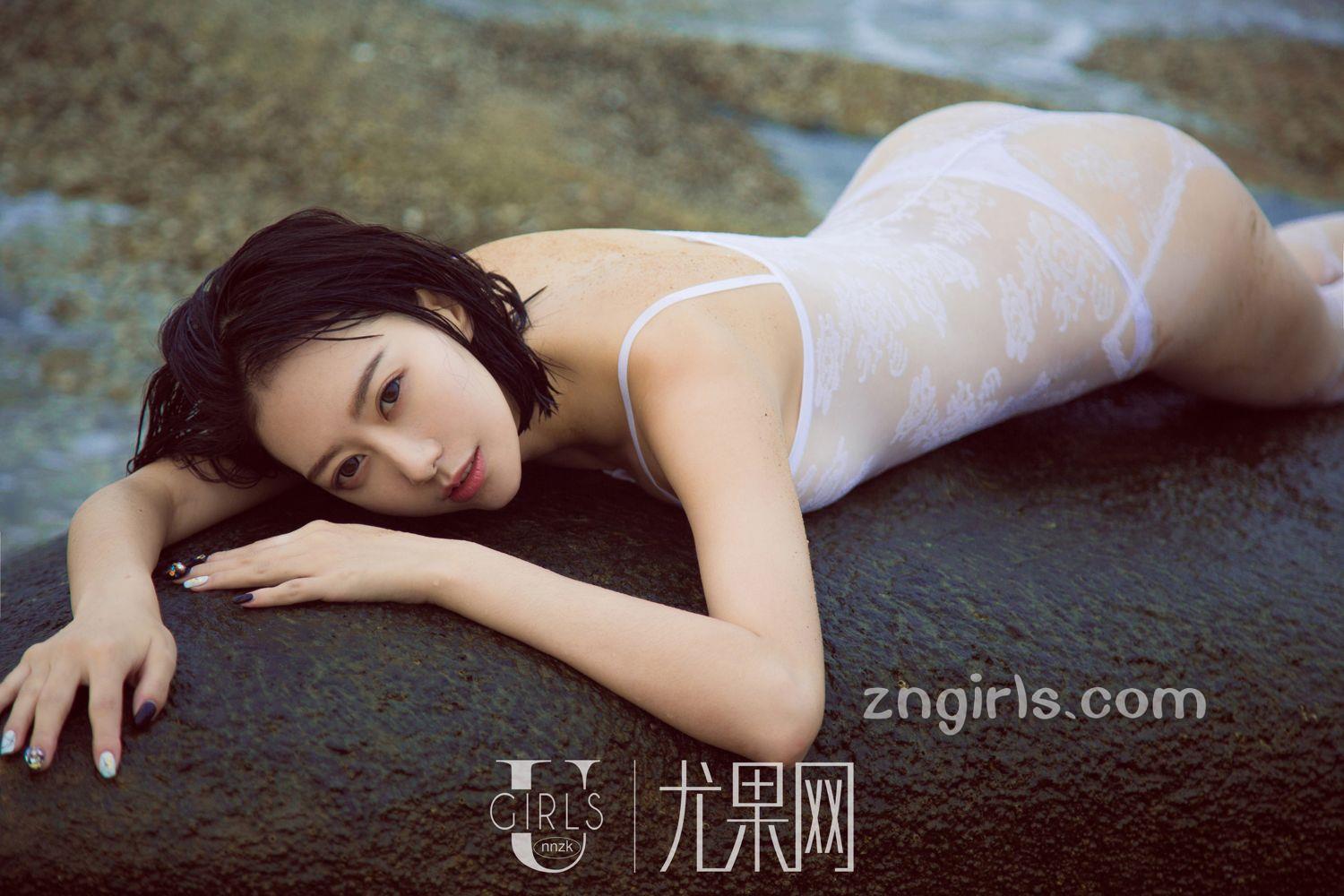 银剑女郎付艺轩 海边沙滩秀美腿