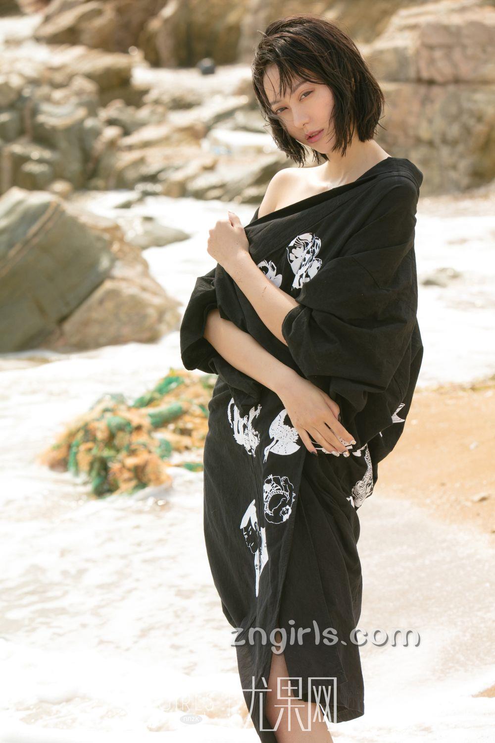 银剑女郎付艺轩 海边沙滩秀美腿