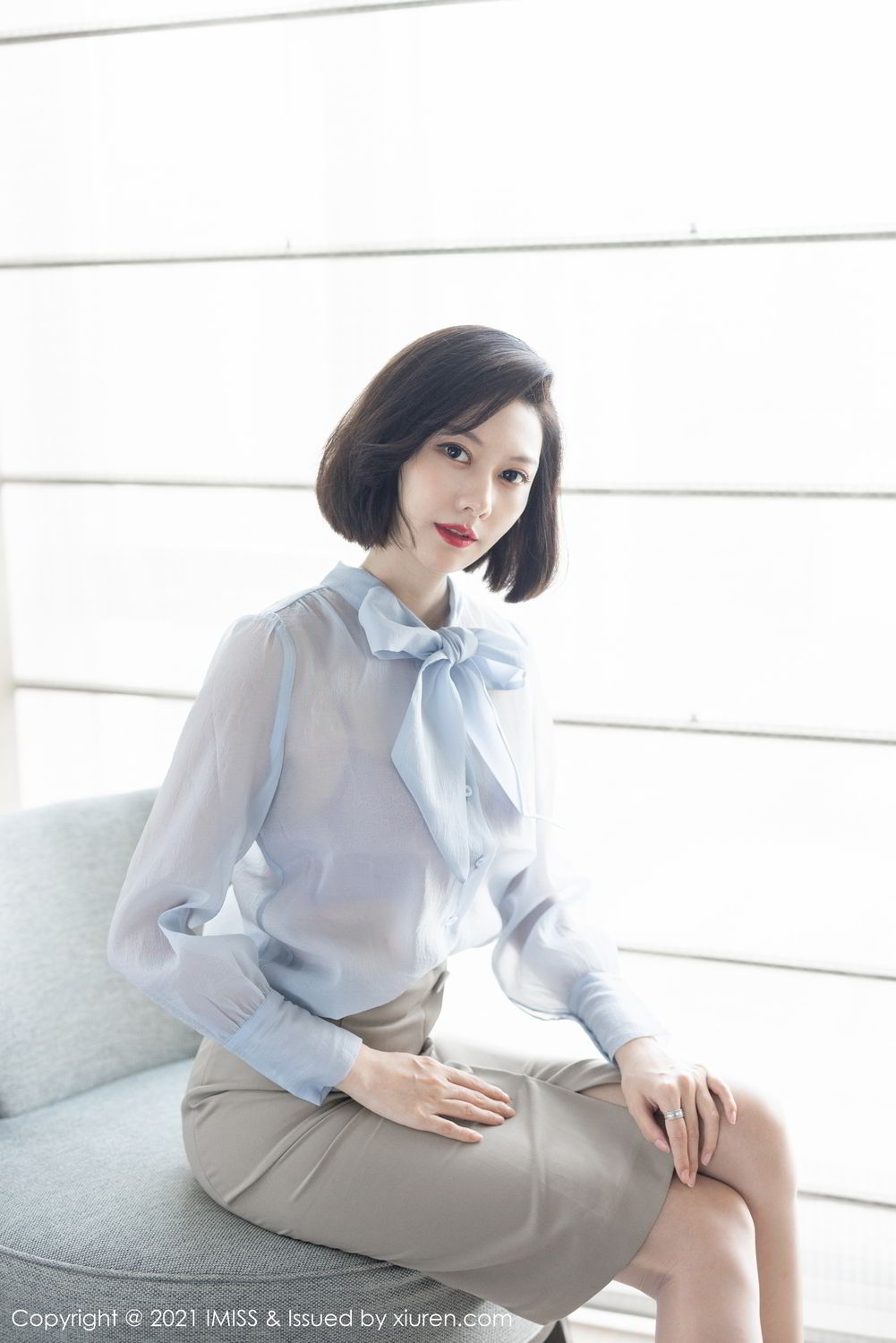 气质美女艺轩 暖色调的氛围