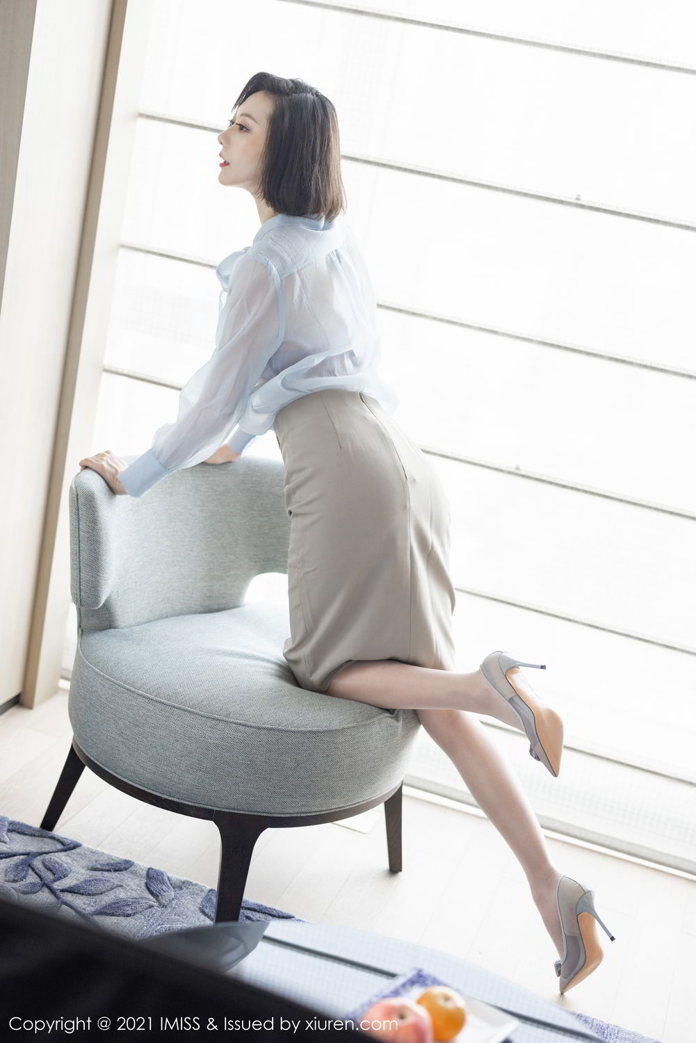 气质美女艺轩 暖色调的氛围