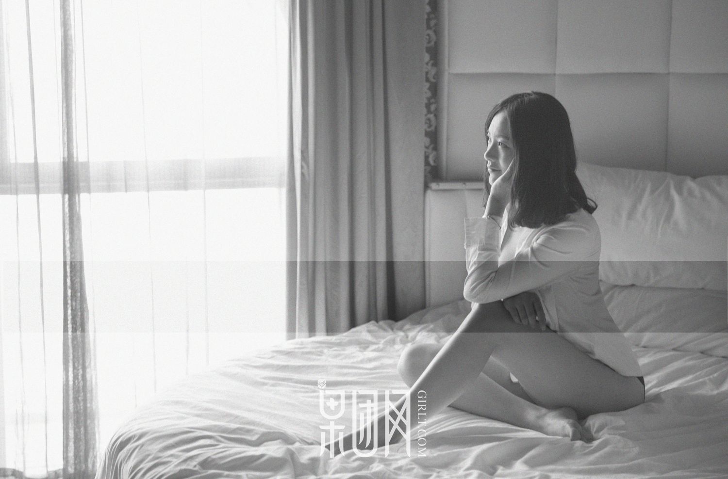 清纯女神皮皮 开背毛衣首秀