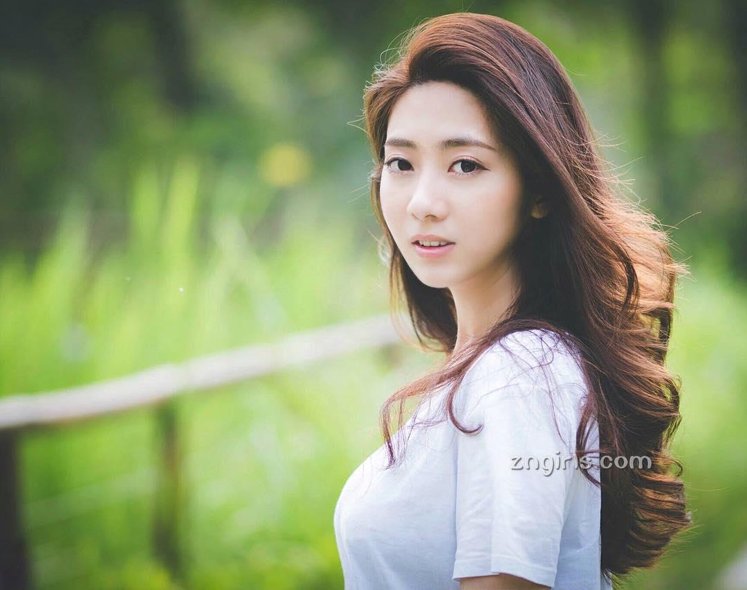 台湾正妹Cady Huang 超兇上围笑容满分