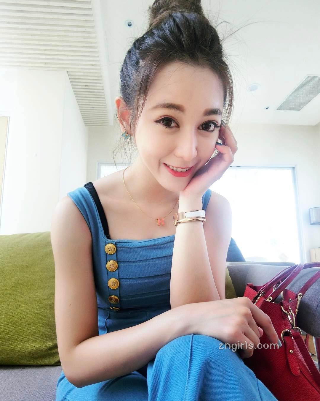台湾正妹爱佳奈 超甜美娃娃音34D好身材