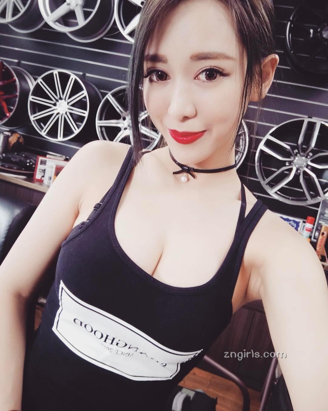台湾正妹爱佳奈 超甜美娃娃音34D好身材