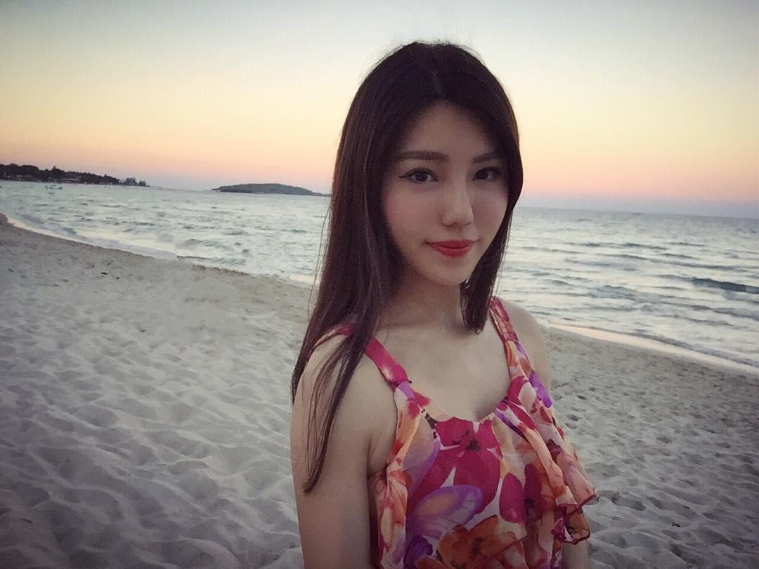 华航空姐Livia Rong 气质美人超吸睛