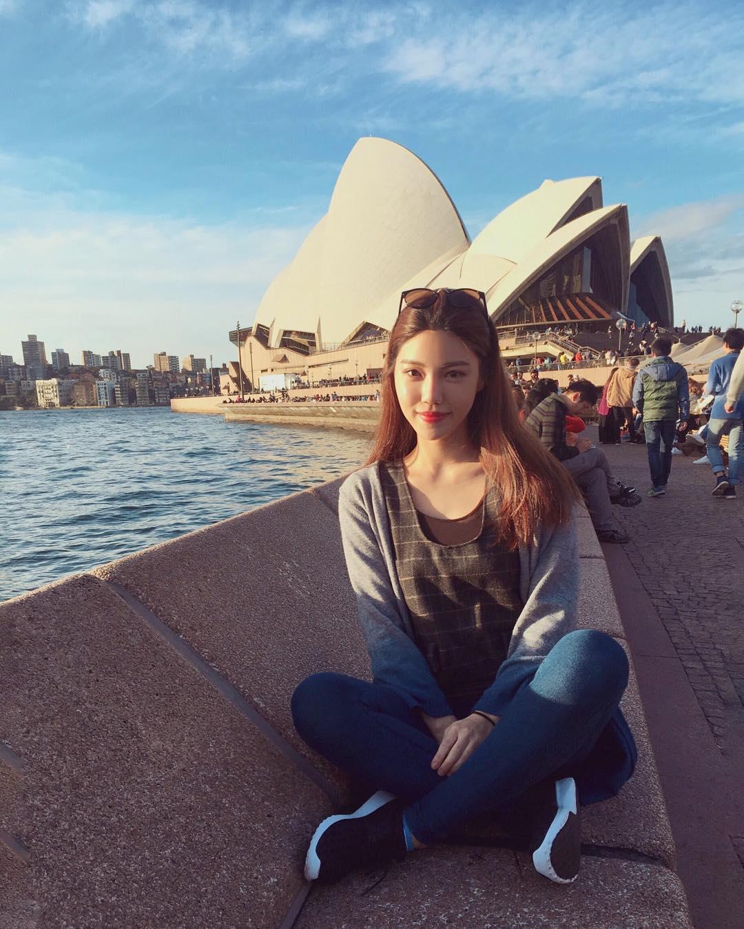 华航空姐Livia Rong 气质美人超吸睛