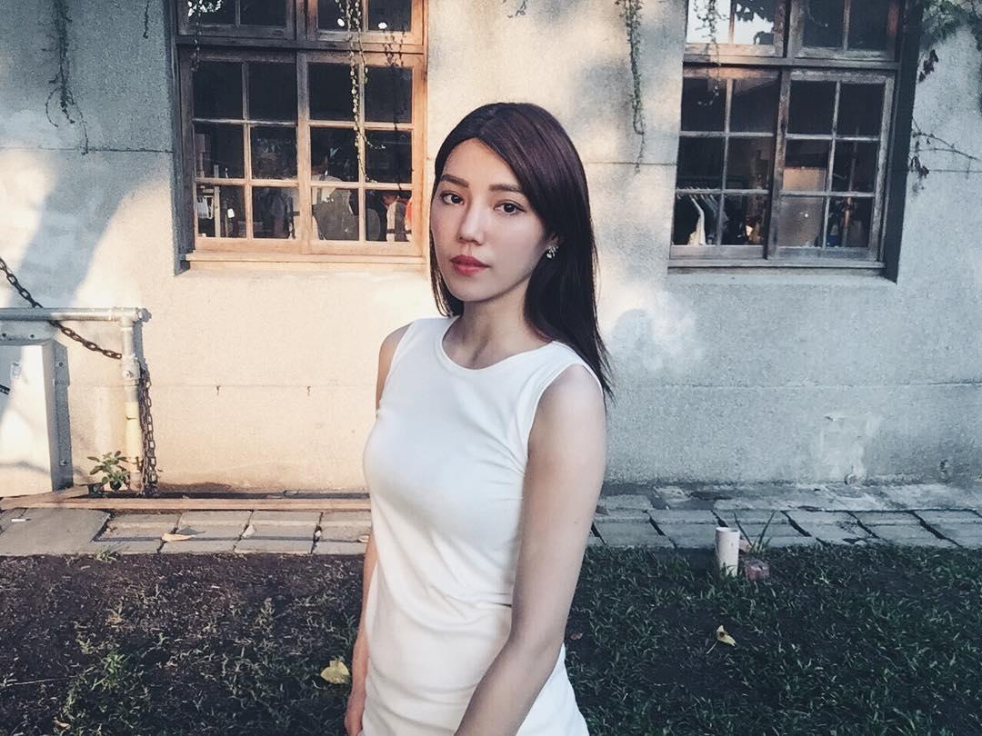 华航空姐Livia Rong 气质美人超吸睛