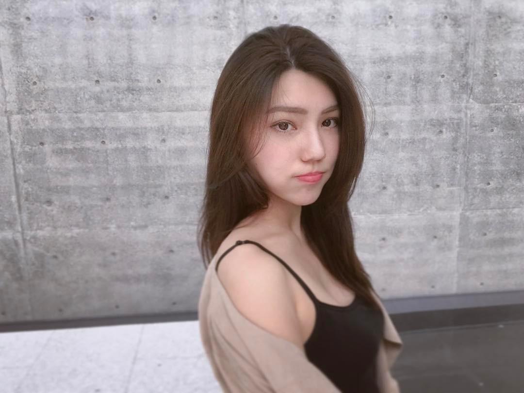 华航空姐Livia Rong 气质美人超吸睛