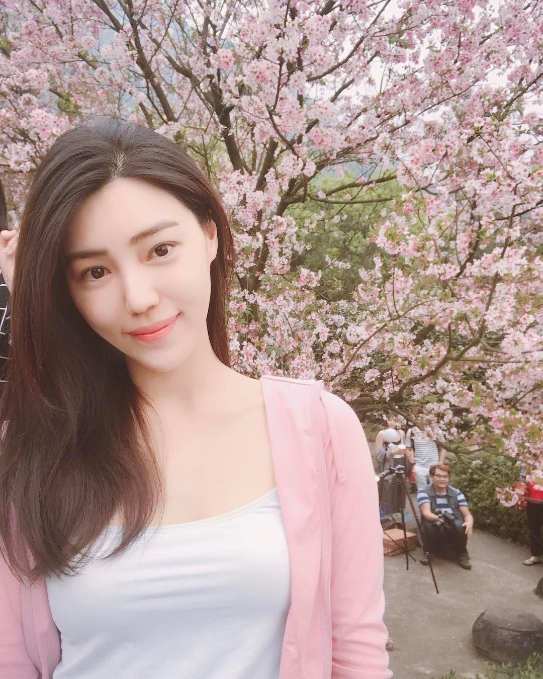 华航空姐Livia Rong 气质美人超吸睛