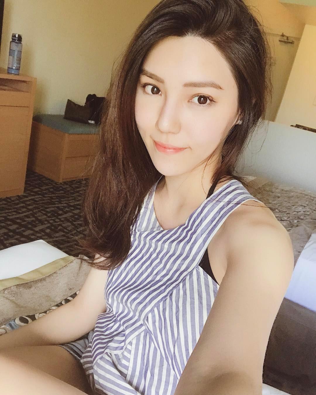华航空姐Livia Rong 气质美人超吸睛
