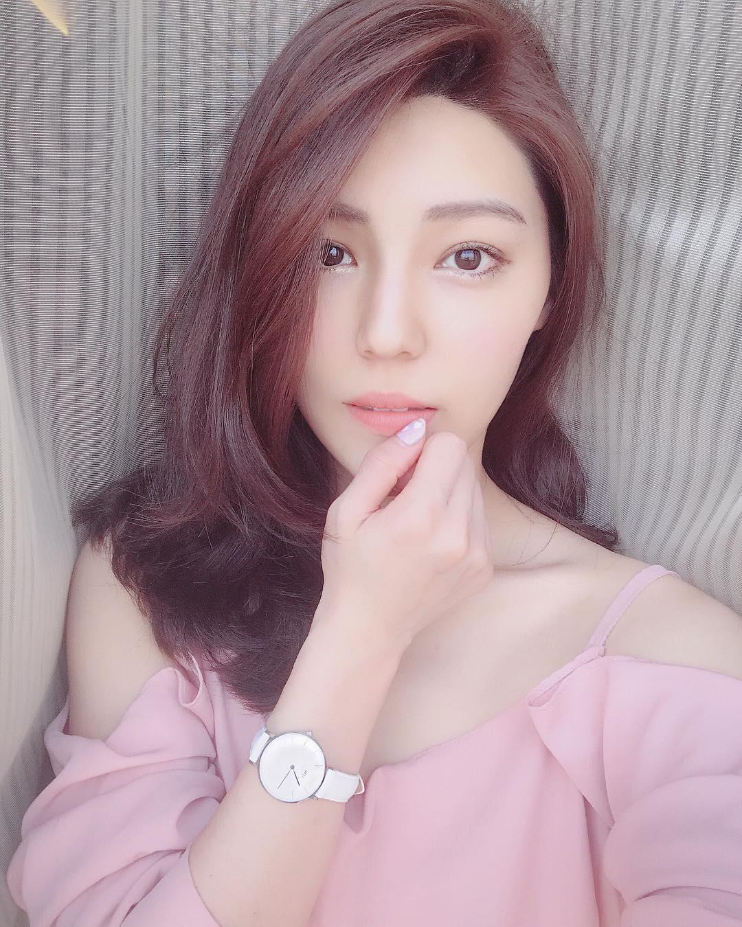华航空姐Livia Rong 气质美人超吸睛