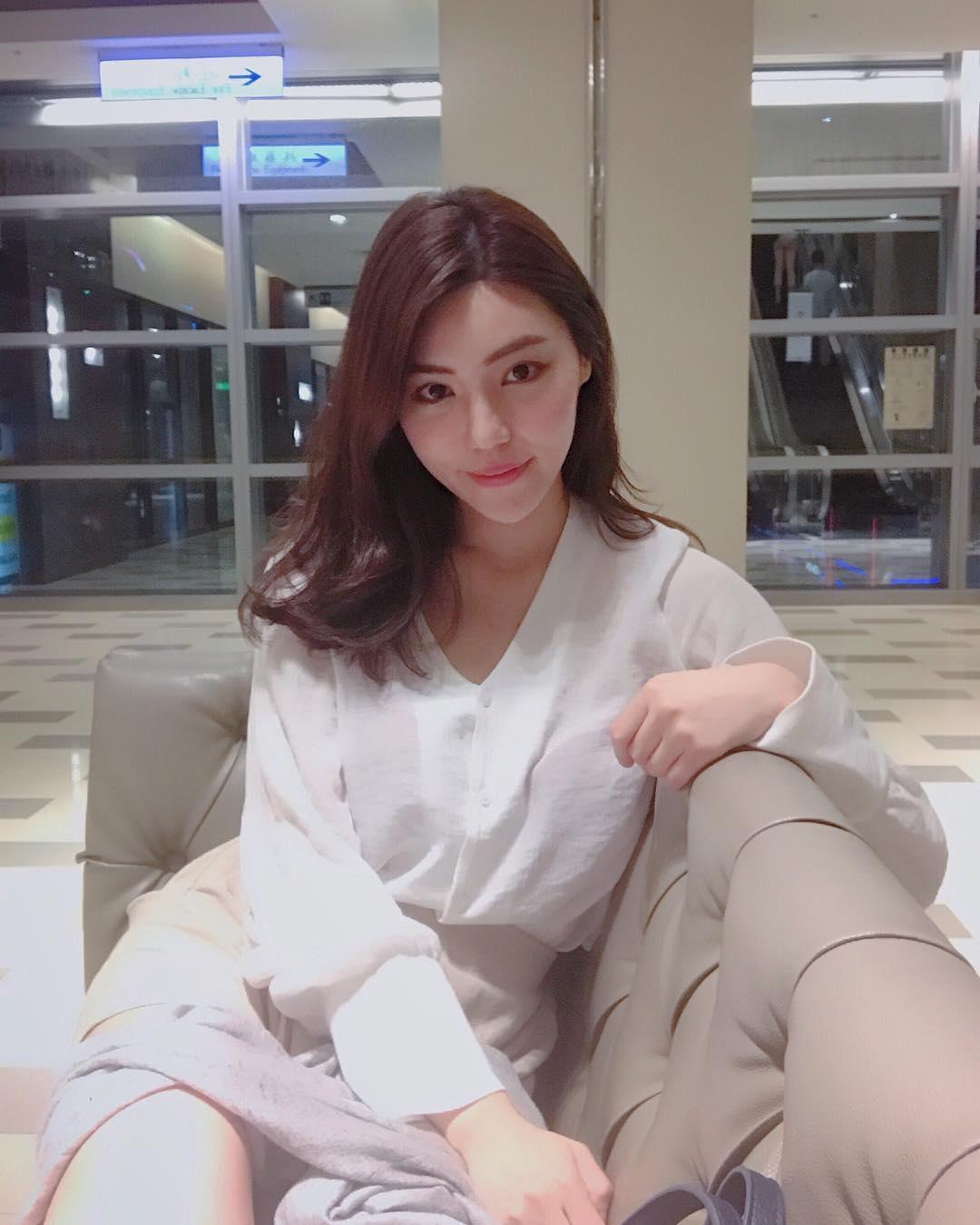 华航空姐Livia Rong 气质美人超吸睛