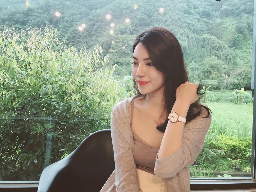 华航空姐Livia Rong 气质美人超吸睛