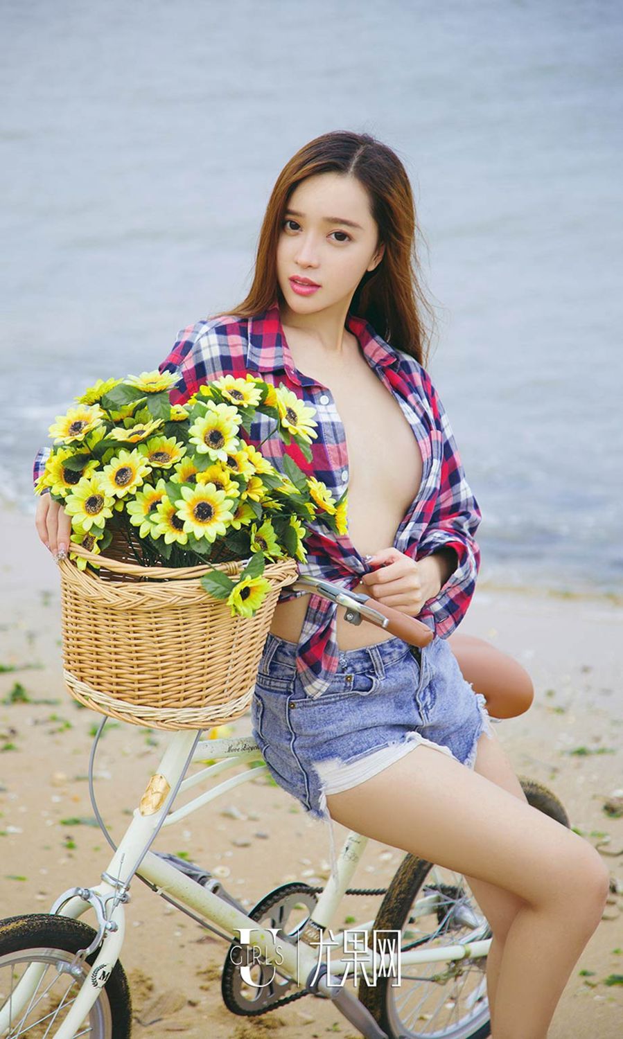 艾小青之海上花 红蓝格衬衣牛仔裤