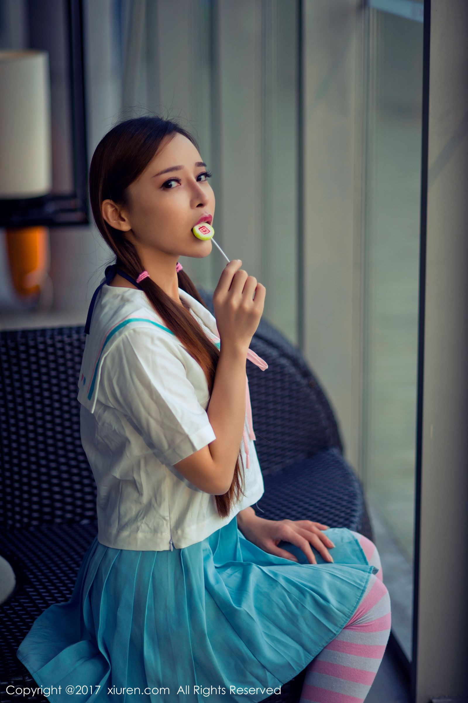 网红主播艾小青 日系学生服泳池