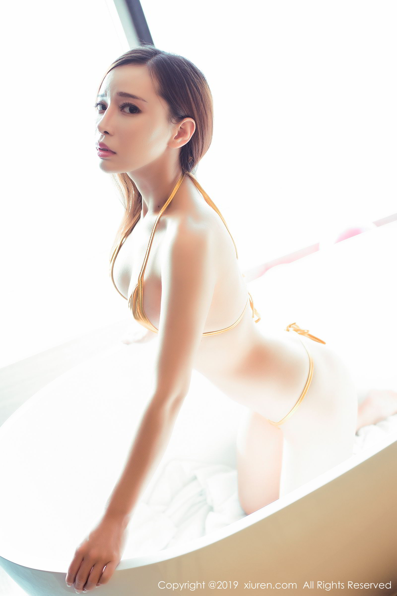 倾城佳人艾小青 粉色蕾丝女仆装