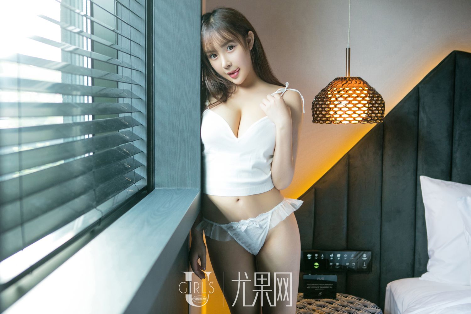 尤果女神兔の子 纯情大眼校服诱惑