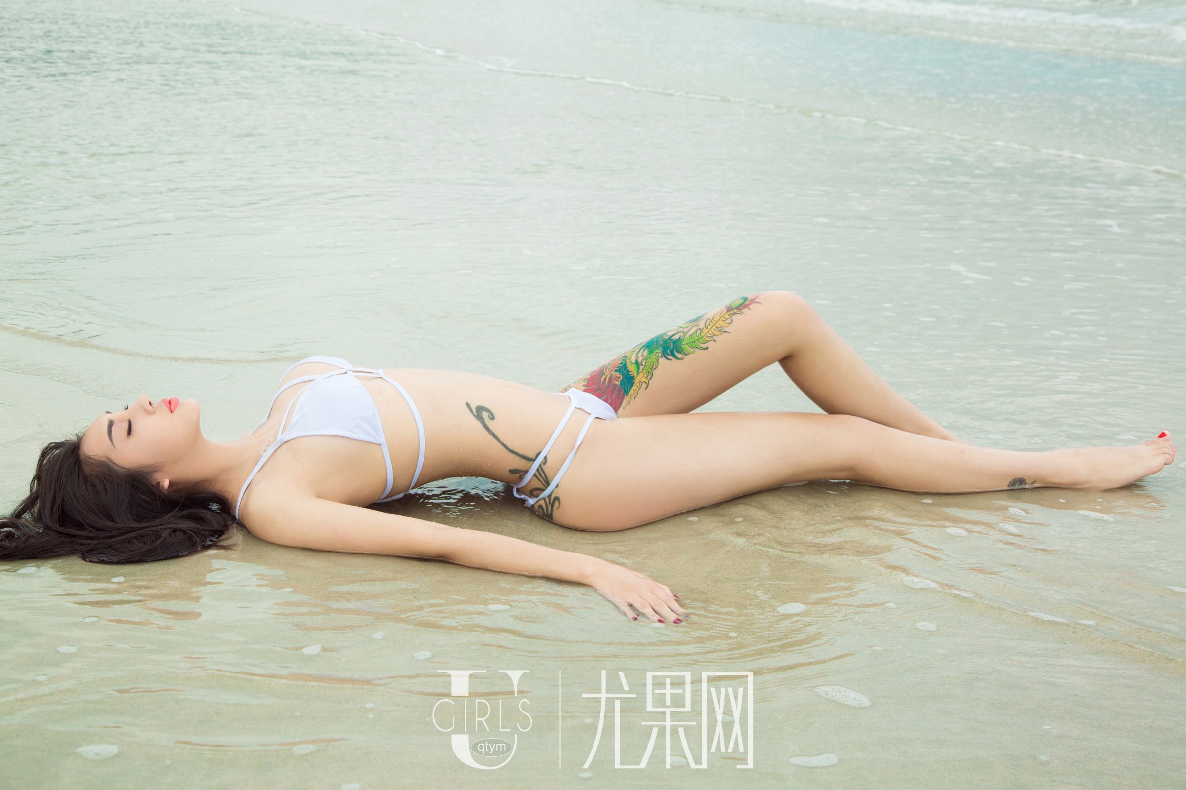冷血美人尤菲儿 海天一色完美身形