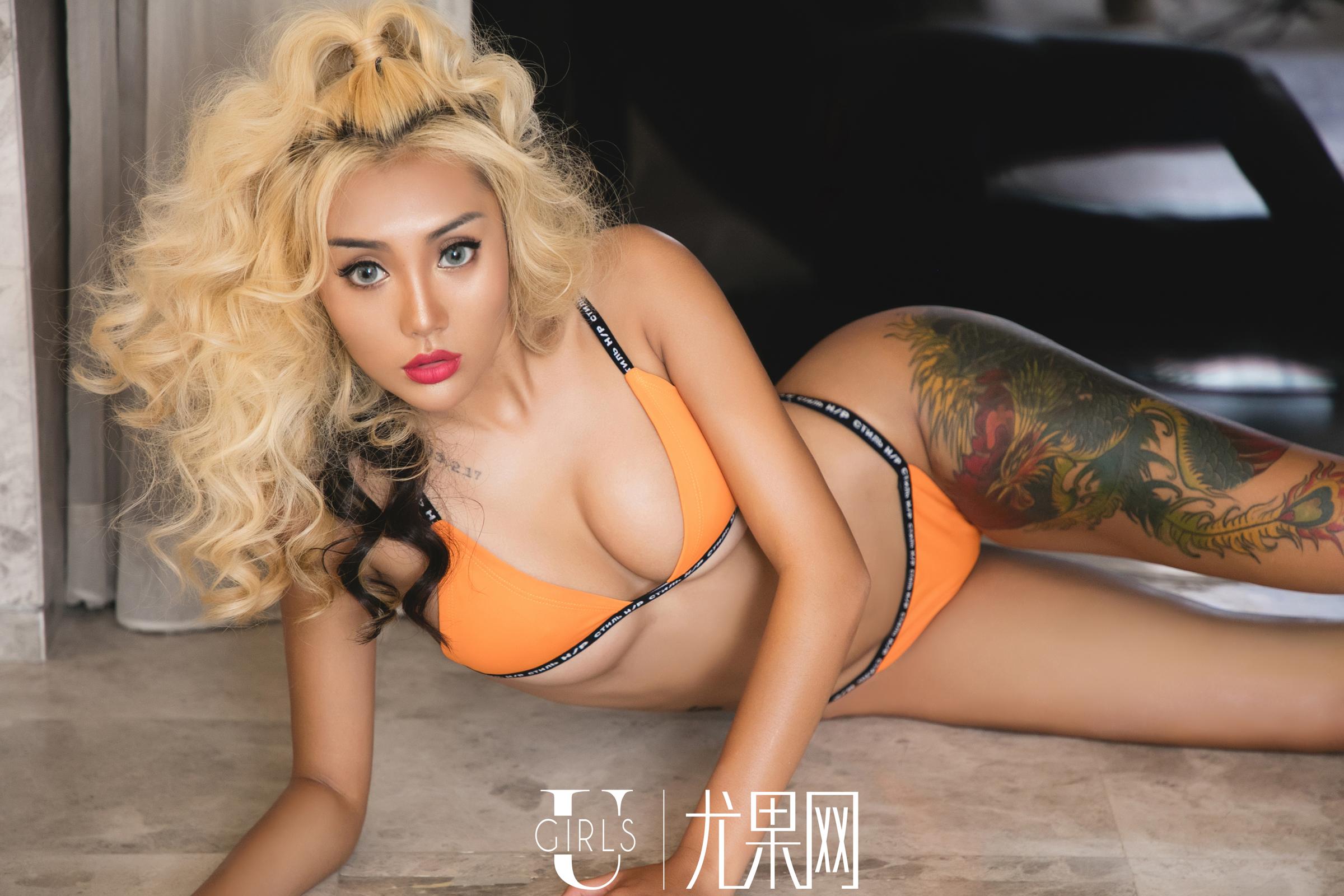 金发尤物尤菲儿 一场暧昧的游戏