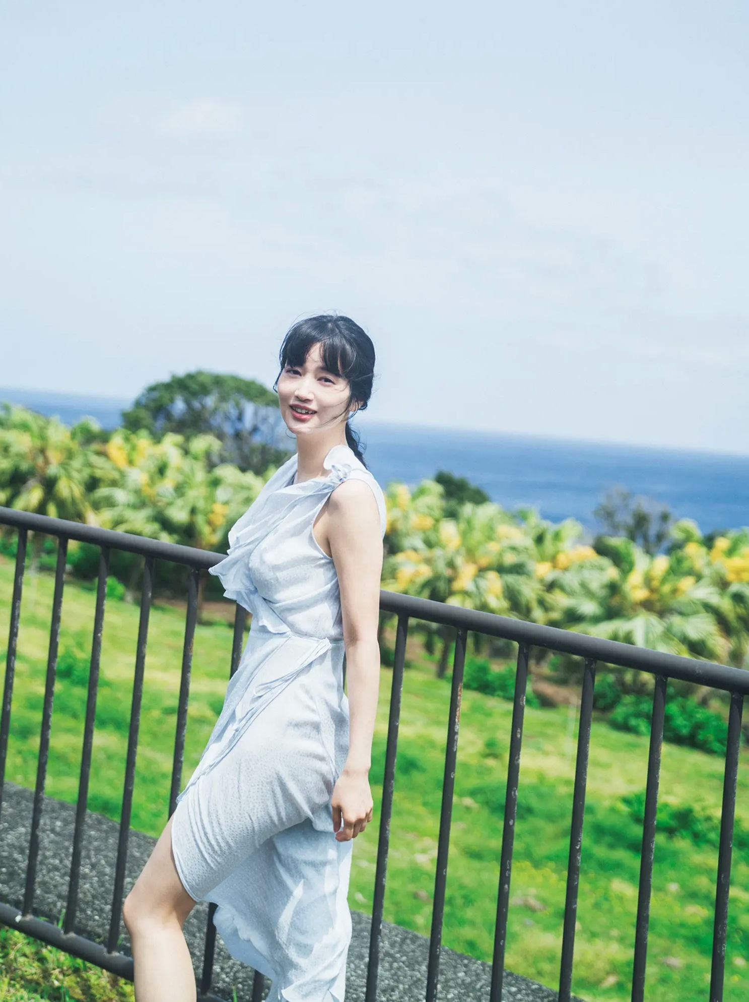出口亜梨沙 - ESSENCE 户外蓝天性感内衣大尺度写真