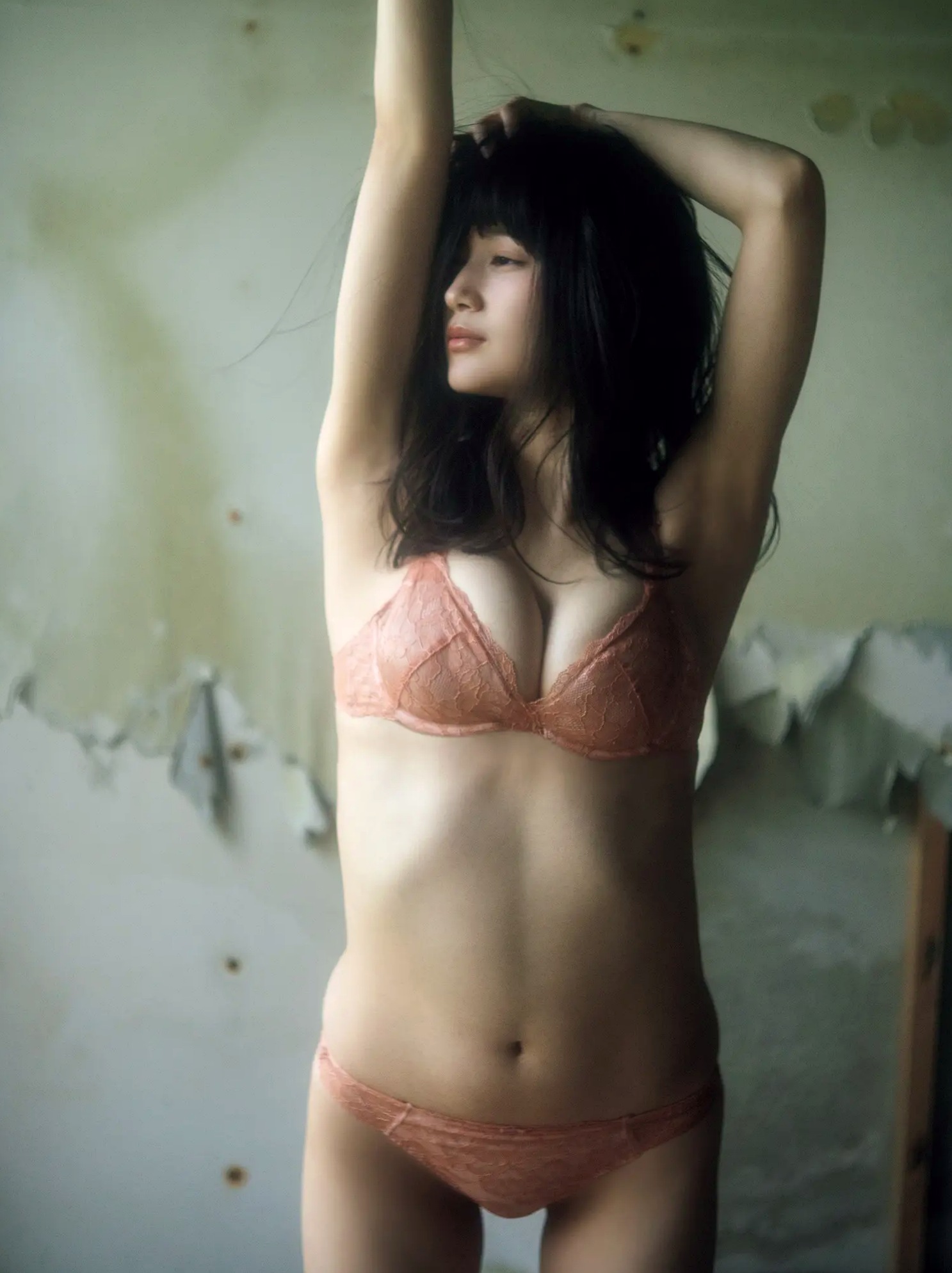 出口亜梨沙 - ESSENCE 户外蓝天性感内衣大尺度写真