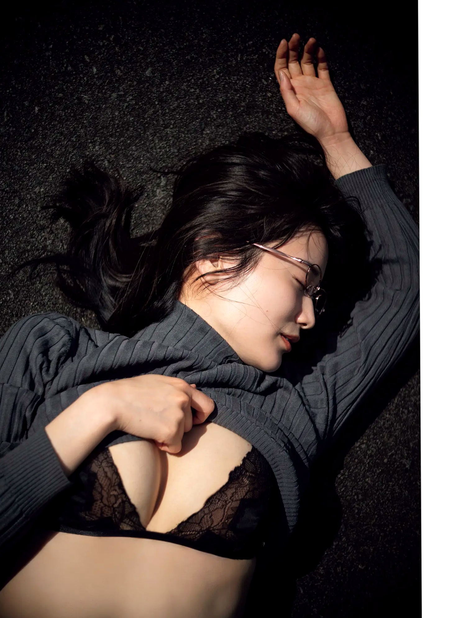出口亜梨沙 - ESSENCE 户外蓝天性感内衣大尺度写真