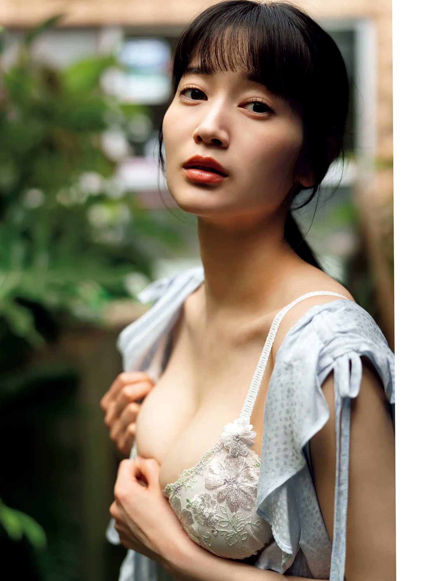 出口亜梨沙 - ESSENCE 户外蓝天性感内衣大尺度写真