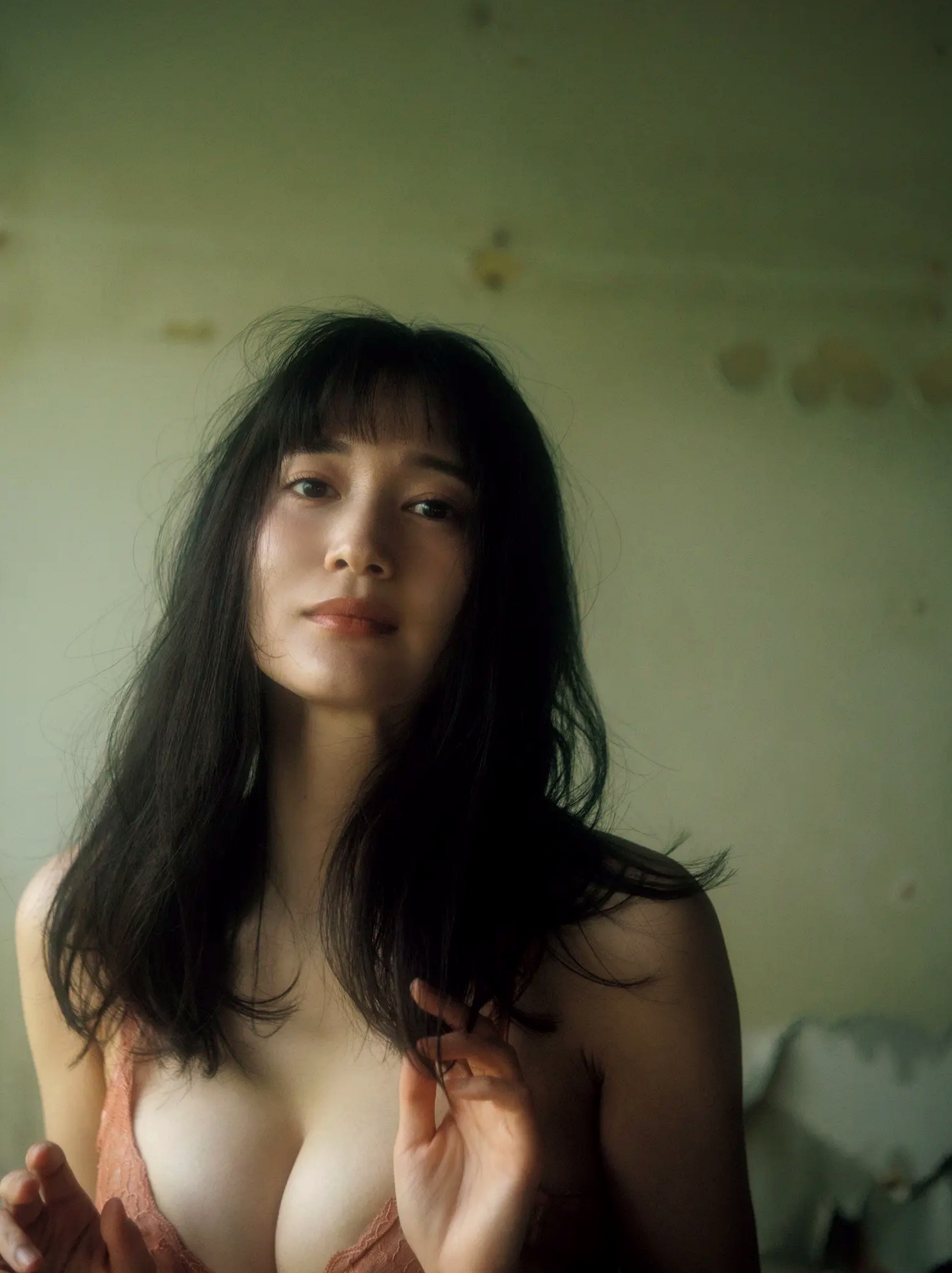 出口亜梨沙 - ESSENCE 户外蓝天性感内衣大尺度写真