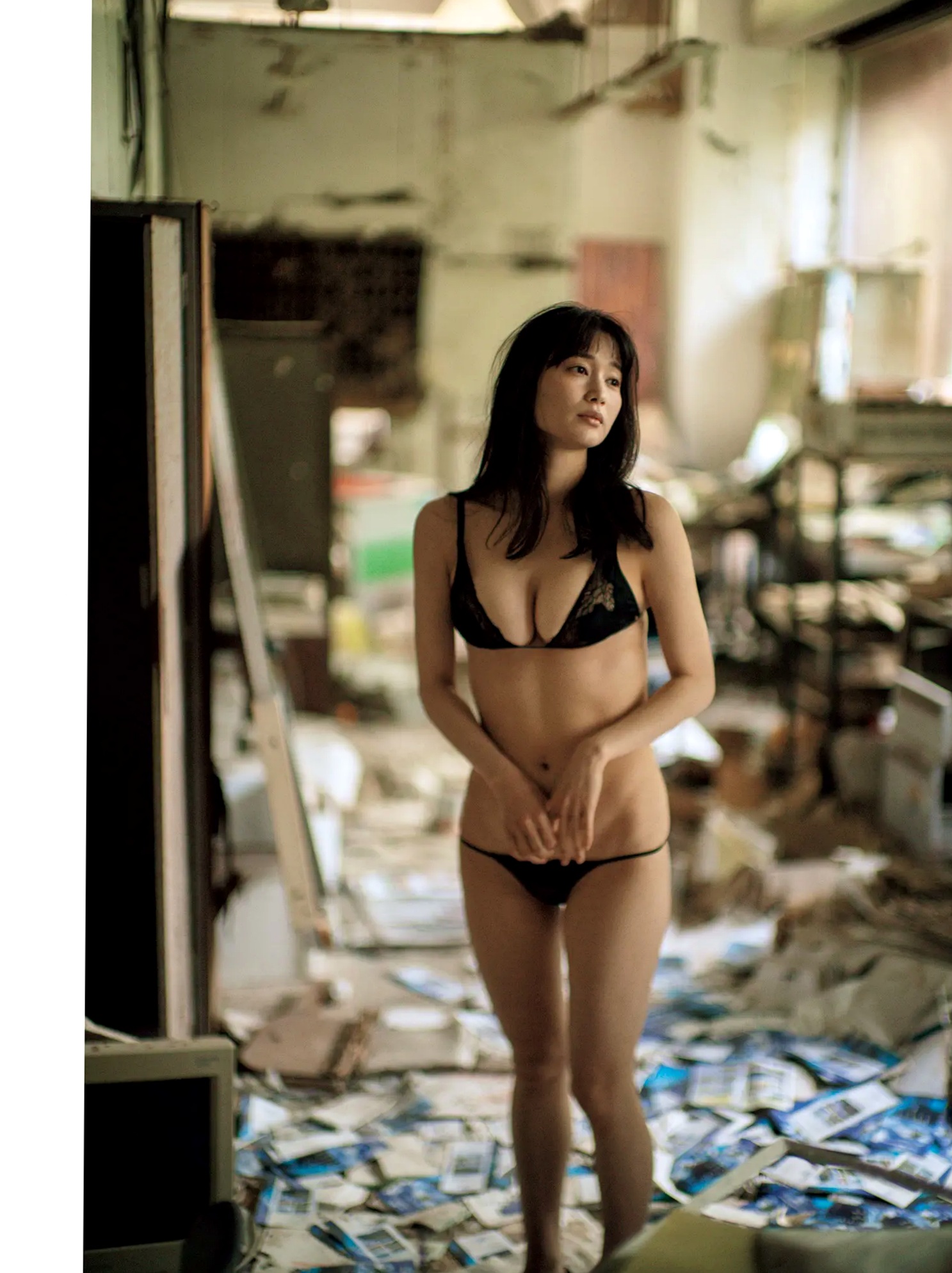 出口亜梨沙 - ESSENCE 户外蓝天性感内衣大尺度写真