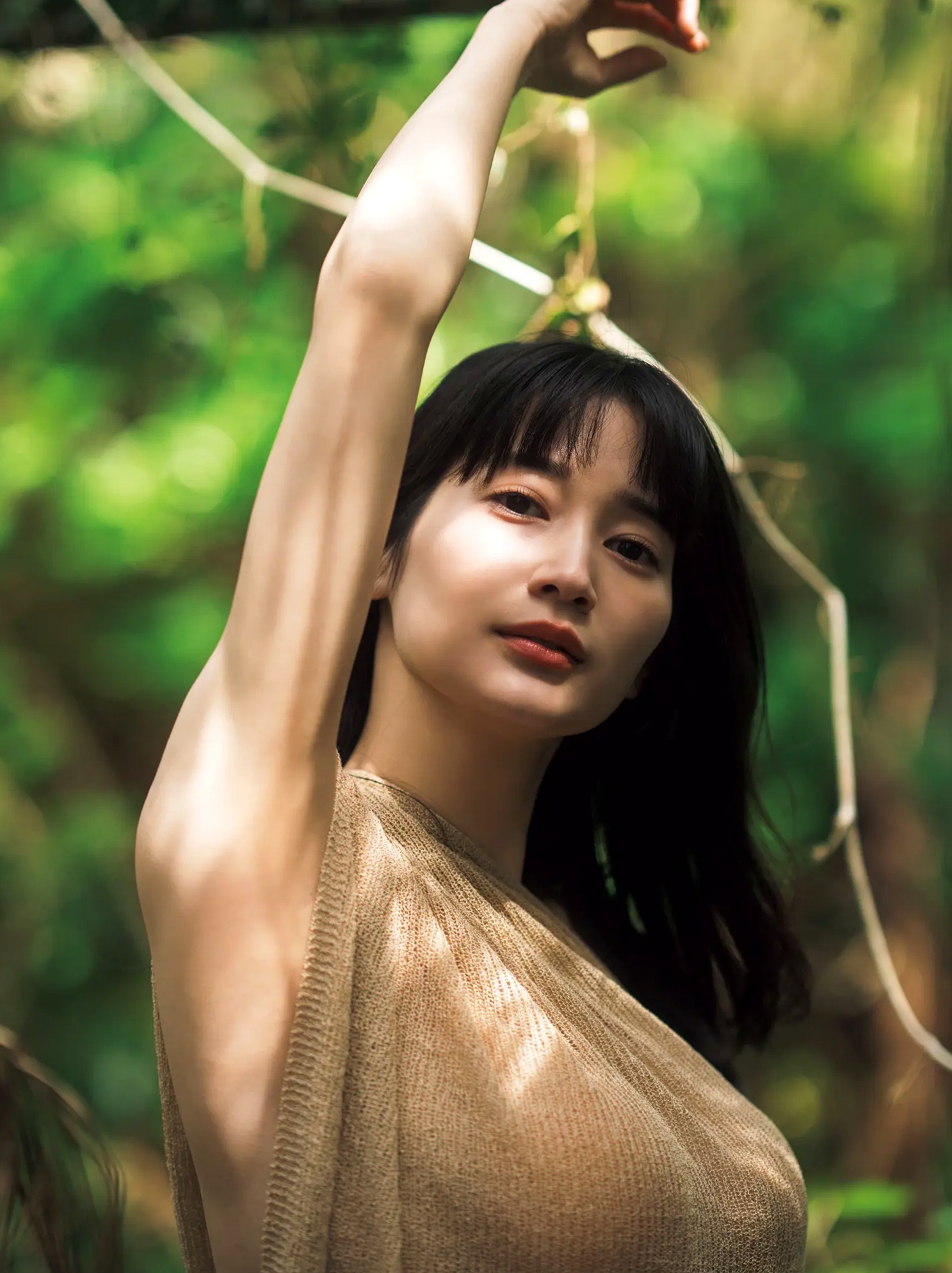 出口亜梨沙 - ESSENCE 户外蓝天性感内衣大尺度写真