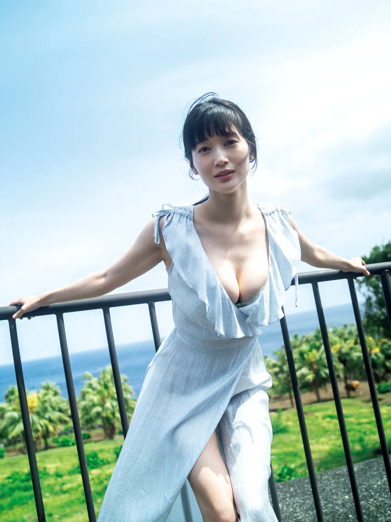 出口亜梨沙 - ESSENCE 户外蓝天性感内衣大尺度写真