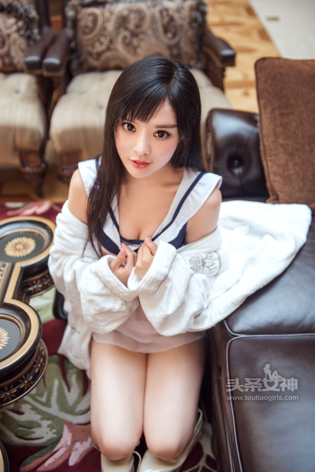 幻想少女周熙妍 酒店大堂清纯绽放