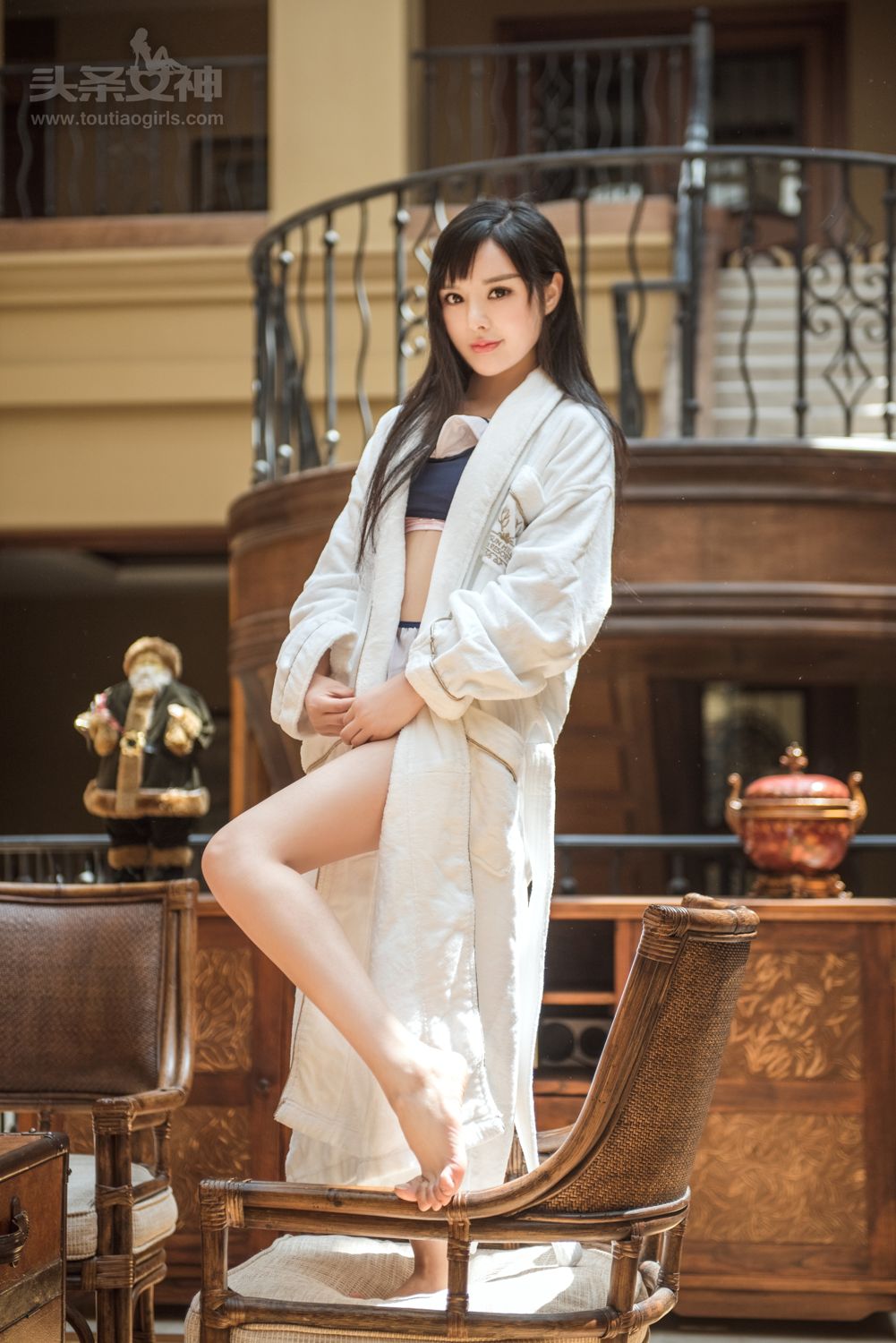 幻想少女周熙妍 酒店大堂清纯绽放