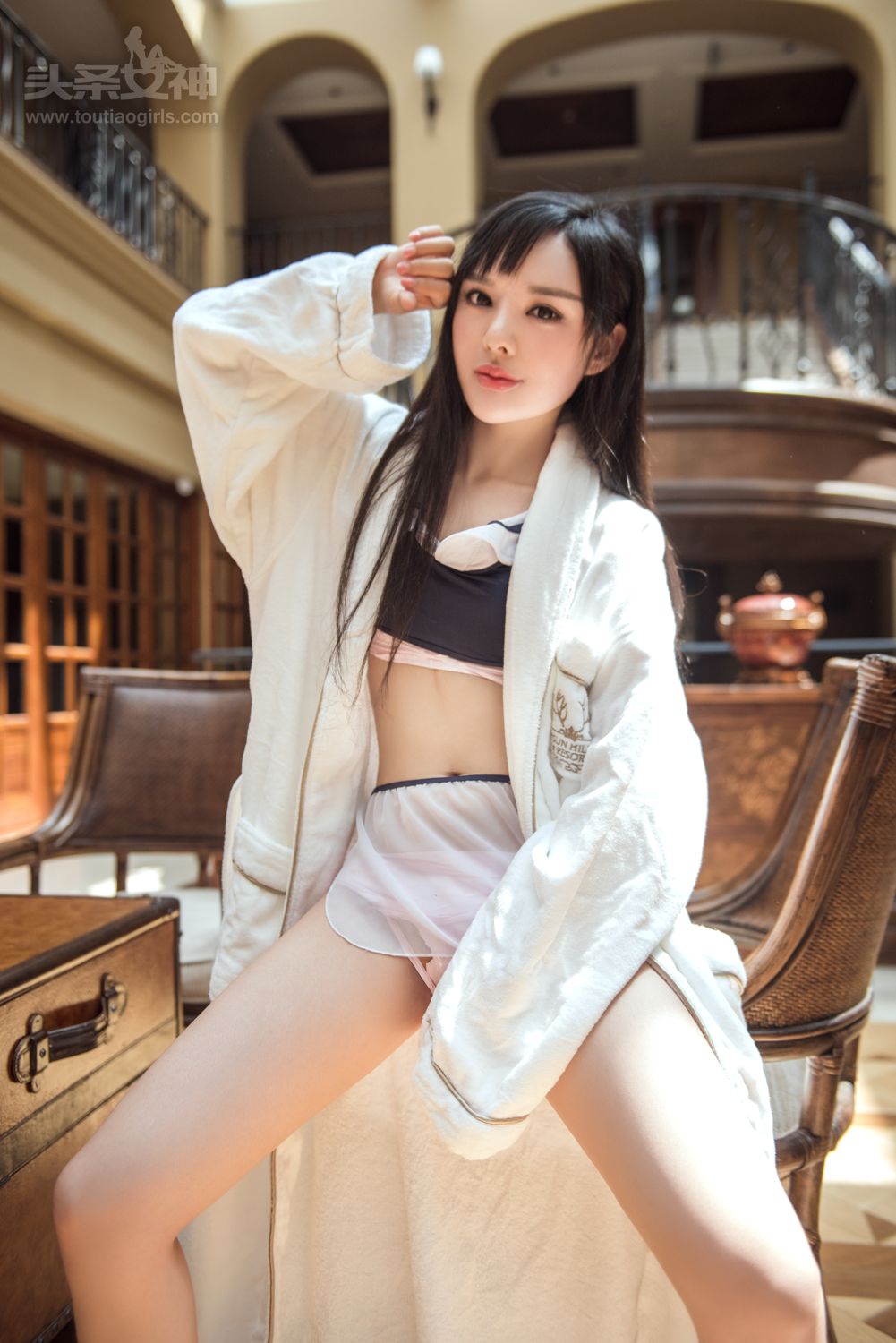幻想少女周熙妍 酒店大堂清纯绽放