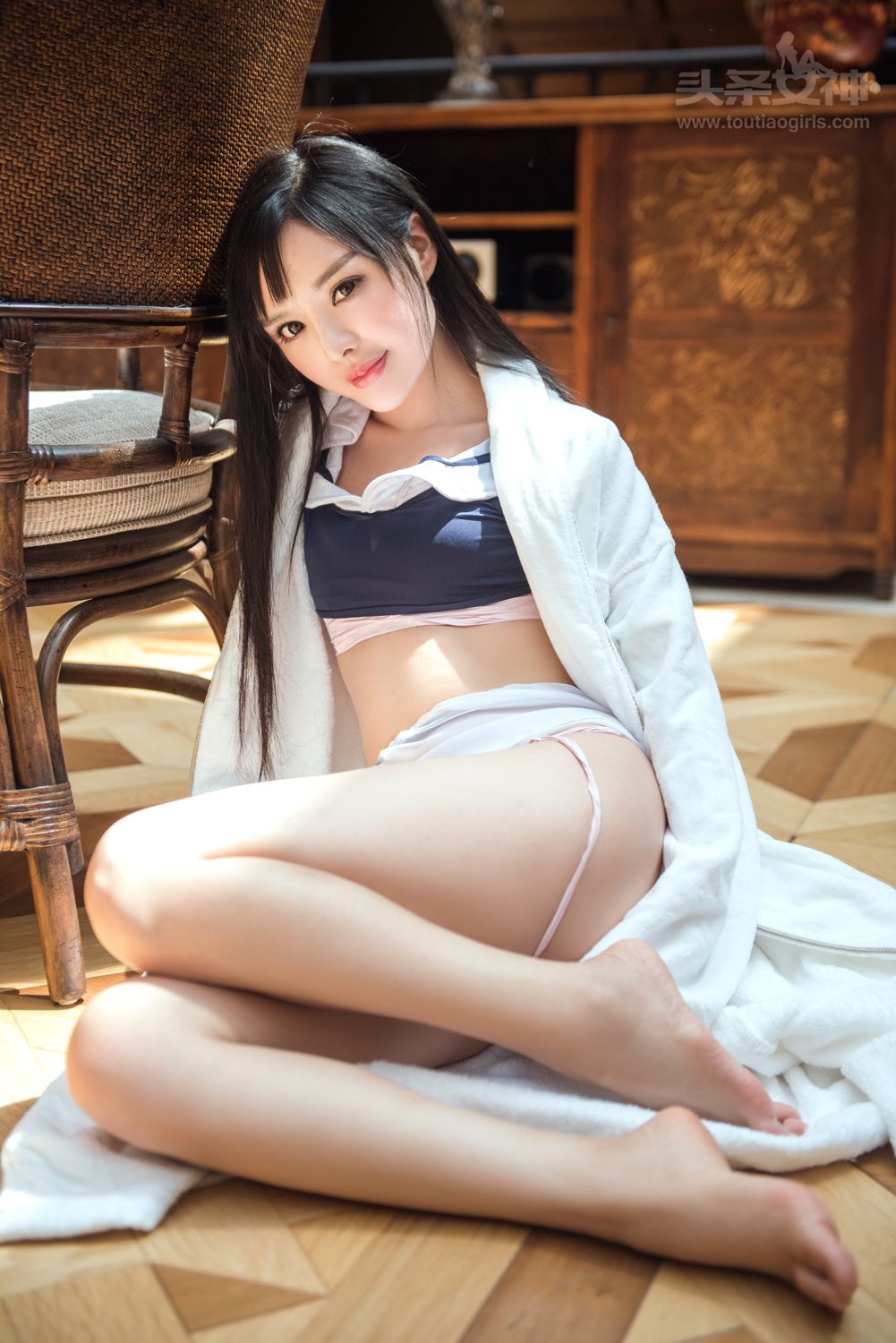 幻想少女周熙妍 酒店大堂清纯绽放